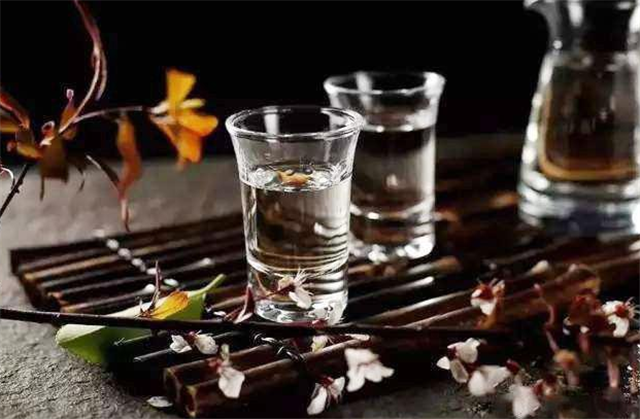 白酒喝法：新手喝白酒怎么喝？
