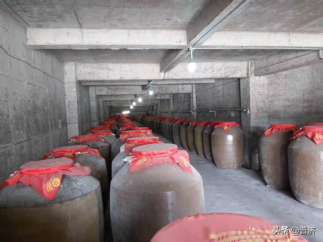 茅臺(tái)鎮(zhèn)酒：是假酒爛街還是被妖魔化？走進(jìn)酒廠尋找真相