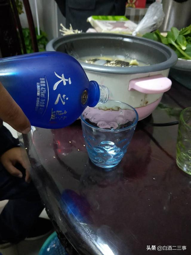 一瓶白酒相當(dāng)于多少瓶啤酒呢？大概十三瓶
