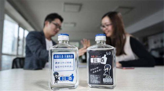 二兩二白酒是哪里品牌？二兩二的白酒沒(méi)有但有二兩的！