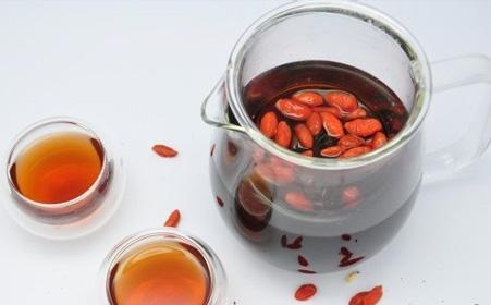 枸杞泡酒怎么喝？一天兩次，多喝容易上火