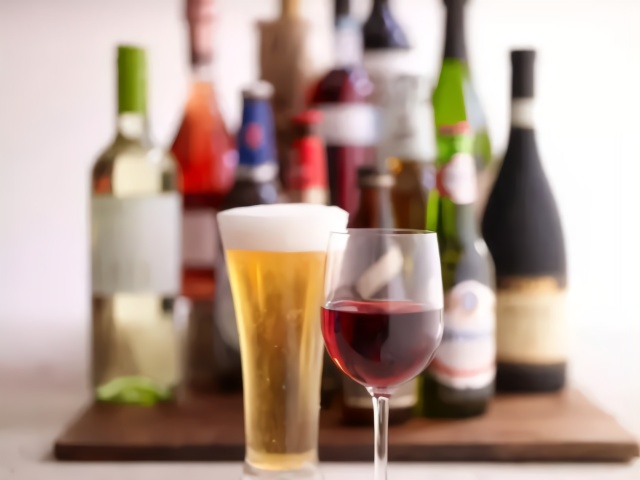 紅酒和啤酒能一起喝嗎？紅酒啤酒一起喝容易肝硬化
