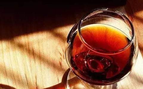 紅酒醒了一天還能喝嗎？過度醒酒的紅酒還能喝