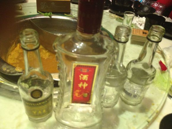 喝完白酒再喝啤酒有什么危害？啤酒跟白酒哪個危害大？