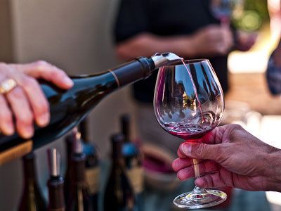 怎么品紅酒？從紅酒的顏色、氣味、口感品鑒葡萄酒