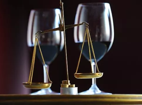 白葡萄酒怎么喝最佳？白葡萄酒的最佳飲用期是什么時(shí)候？
