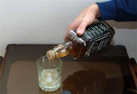 威士忌加什么好喝？喝威士忌配什么食物好？