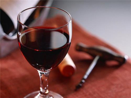 紅酒沒(méi)工具怎么開木塞