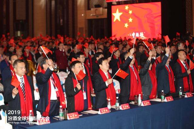 茅臺(tái)、五糧液攜手實(shí)現(xiàn)千億目標(biāo)，酒業(yè)的關(guān)鍵動(dòng)作是“突破”