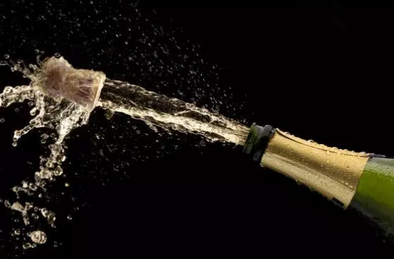 香檳配什么好喝？喝香檳酒適合搭配什么菜？