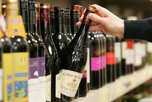 怎樣選擇性價比高的紅酒呢？看飲用場合選擇紅酒。