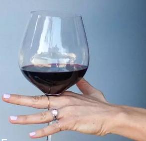紅酒喝多少最好？男女適宜飲用的紅酒量分別是多少？