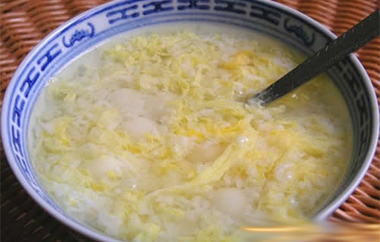 蛋酒的營(yíng)養(yǎng)價(jià)值，蛋酒的功效與作用及做法