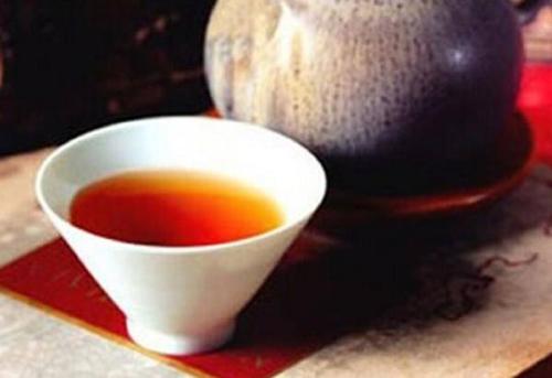 痛風(fēng)患者可以喝酒嗎？痛風(fēng)患者不能喝黃酒。