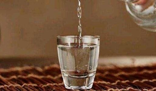 朋友聚會喝什么白酒？白酒怎么喝比較安全？