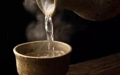 白酒變苦是什么原因？白酒有苦味正常嗎？