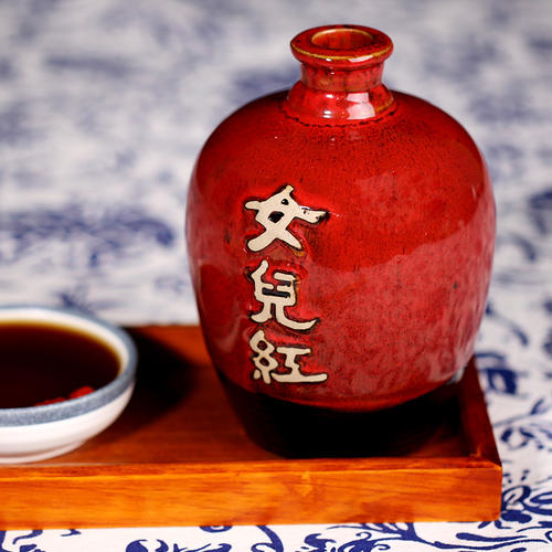 女兒紅是什么味道，女兒紅是白酒還是黃酒