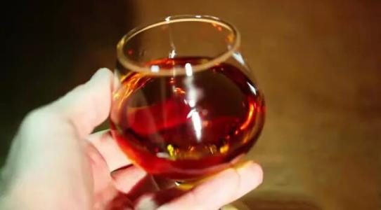 干邑應(yīng)該搭配什么一起喝？干邑配餐原則是什么？