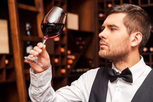 找熟人買酒靠譜嗎？為什么找熟人買酒反而更貴呢？