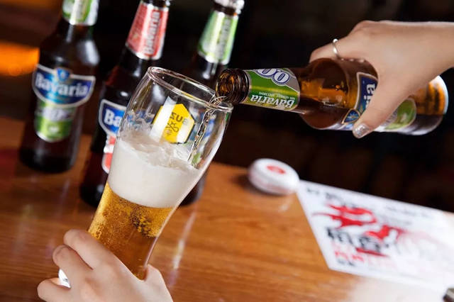 無醇啤酒含有酒精嗎？喝無醇啤酒會(huì)喝醉嗎？