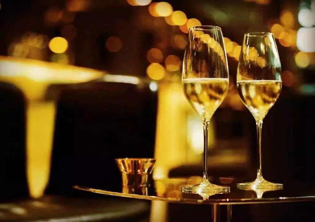 白葡萄酒需要醒酒嗎？什么情況下要醒酒