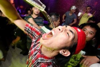 喝啤酒會(huì)長(zhǎng)胖還是喝葡萄酒會(huì)長(zhǎng)胖？怎樣喝酒不會(huì)長(zhǎng)胖？