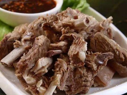 吃羊肉可以喝啤酒嗎？吃羊肉應(yīng)該喝什么酒？