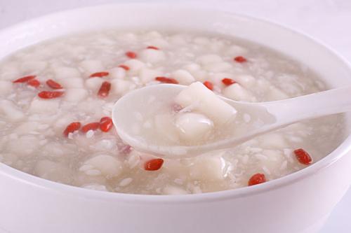 米酒煮無花果可以下奶嗎？產(chǎn)婦吃酒釀下奶危害多。