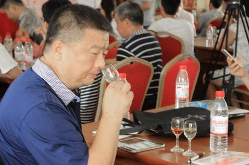 芝麻香型白酒有什么特色？芝麻香型白酒香味是什么樣的？