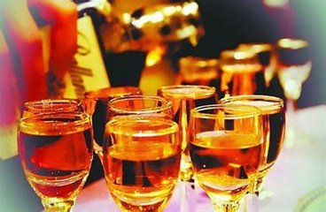 白酒和保健酒有什么區(qū)別？如何選購(gòu)保健酒？