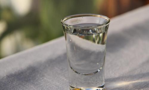 白酒是屬于寒性還是熱性？白酒屬于寒性食物。