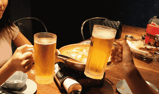 白酒和啤酒哪一個更傷肝？長期大量飲酒有什么危害？