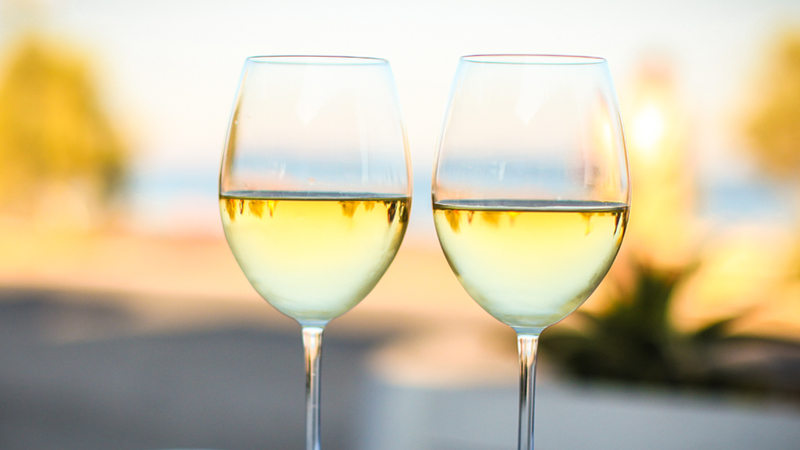 女人可以喝白葡萄酒嗎？白葡萄酒女人喝好嗎？