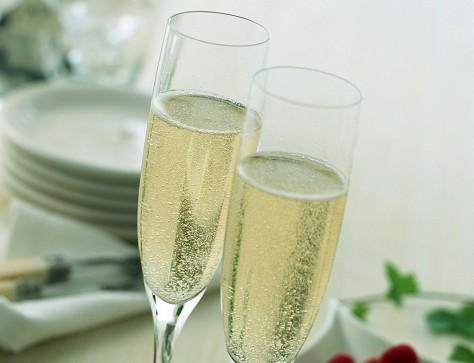 起泡酒跟什么食物搭配最好？起泡酒的真正喝法