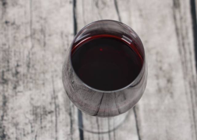 紅酒可以放冰箱嗎？紅酒不建議放冰箱保存