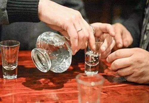 秋天喝白酒有什么好處？最適合喝白酒的季節(jié)是什么時候？