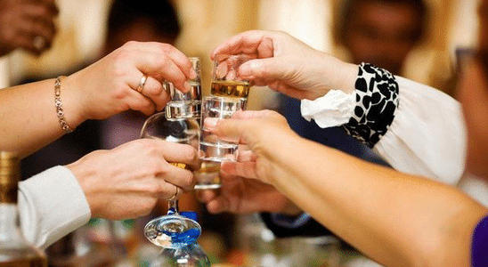 白酒不能和什么一起喝？喝白酒有哪些禁忌？