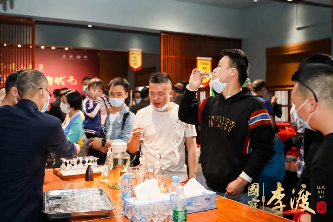 最貴光瓶酒停貨或上摸900元？2020李渡屢陷“幸福的煩惱”