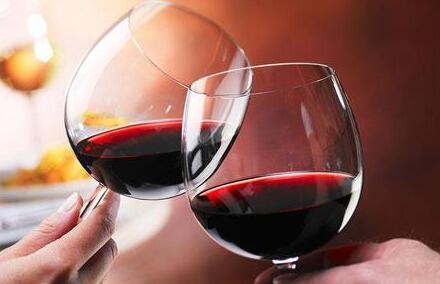 干紅葡萄酒應該怎么喝？干紅葡萄酒搭配什么好？