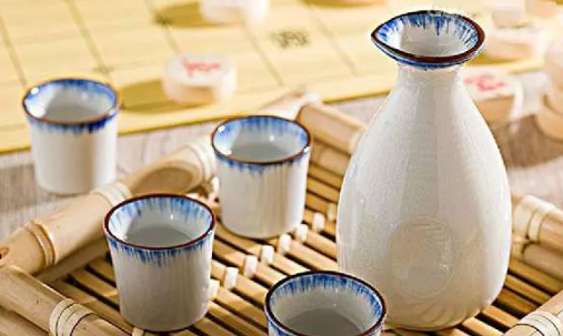 白酒用什么來(lái)發(fā)酵的