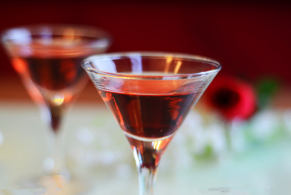 紅酒與葡萄酒的區(qū)別有哪些？是一種嗎？