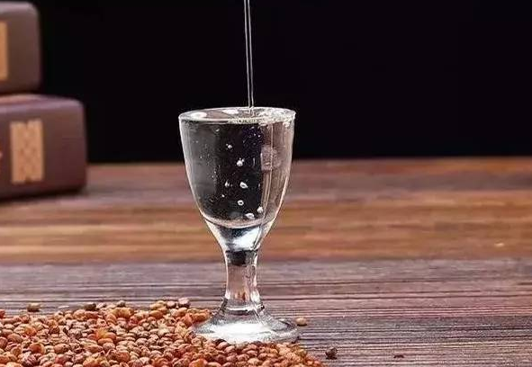 什么人不適合飲用白酒？喝白酒益處有哪些