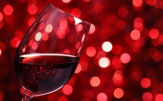 可以通過葡萄酒中的哪些物質鑒別優(yōu)劣？