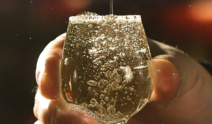 男性飲用白酒過量的危害有哪些？