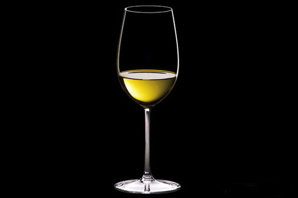 飲紅葡萄酒對皮膚美容有益，原因是什么？