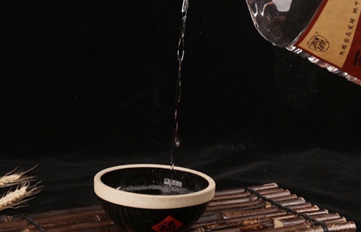 為什么白酒不宜用易拉罐裝？