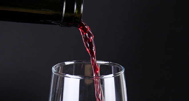 喝葡萄酒要如何倒酒？