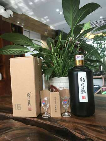 中國(guó)貴州茅臺(tái)酒廠酒杯(中國(guó)貴州茅臺(tái)酒廠酒杯多少錢)