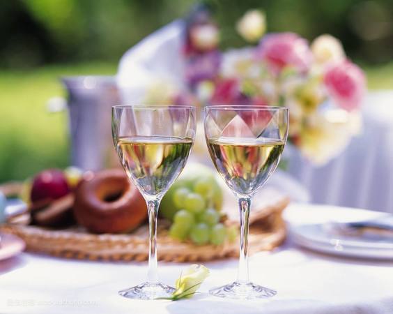 白葡萄甜酒怎么存放(白葡萄酒怎么儲(chǔ)存)