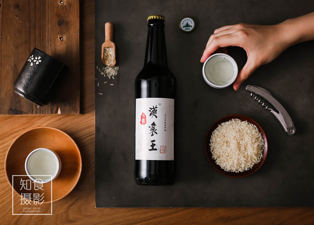 酒蓋上寫(xiě)著中國(guó)是什么酒(中國(guó)的酒是什么酒)
